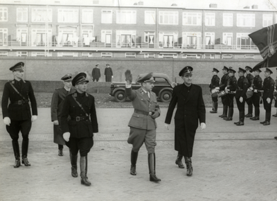 97843 Afbeelding van de inspectie van de erewacht van de W.A. (Weer Afdeling van de Nationaal Socialistische Beweging), ...